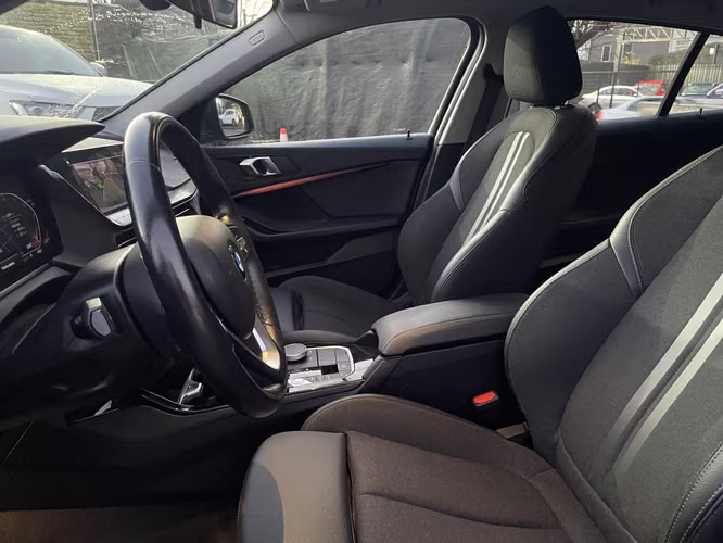 BMW 118i DYNAMIC HATCH 1.5 AUT 2024
