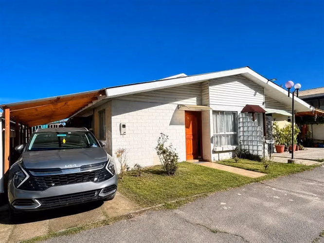 Casa en venta de 3D. 1B. 2E. Belloto Norte