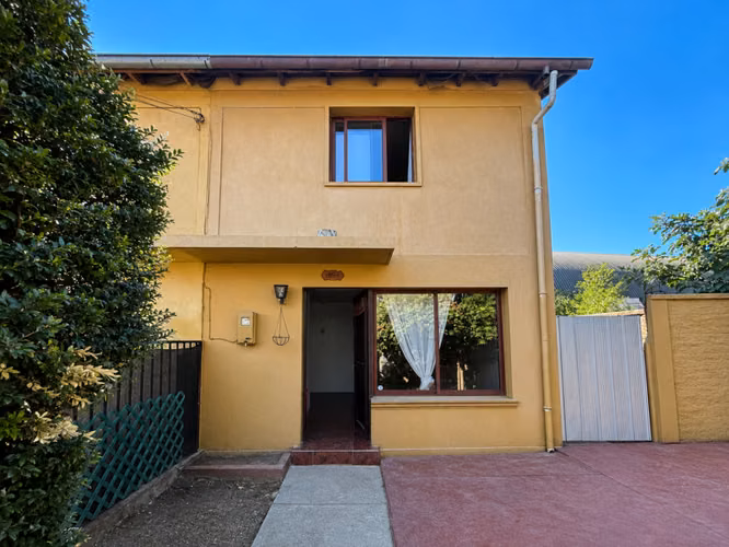 Casa de 2D 1B con Potencial de Ampliación en Molina Centro