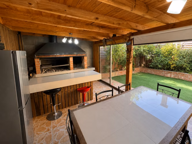  EN VENTA, CASA GRAN UBICACION EN AVDA. STA MARIA, CURICO