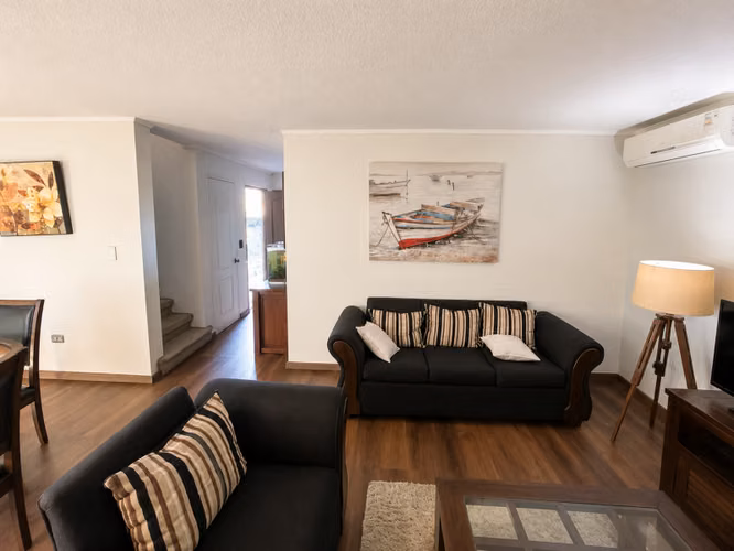  EN VENTA, CASA GRAN UBICACION EN AVDA. STA MARIA, CURICO