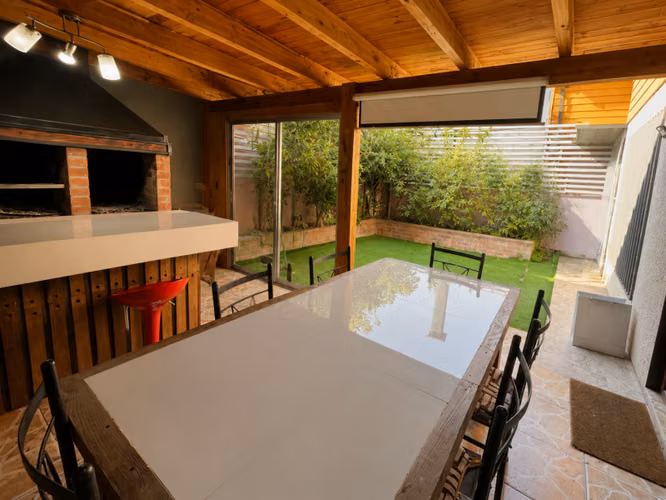  EN VENTA, CASA GRAN UBICACION EN AVDA. STA MARIA, CURICO