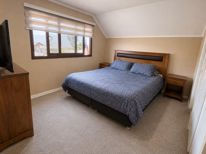  EN VENTA, CASA GRAN UBICACION EN AVDA. STA MARIA, CURICO