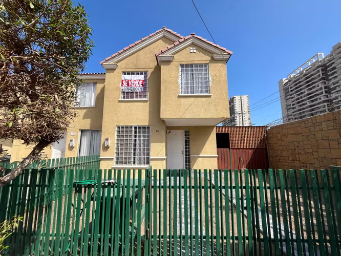 SE VENDE CASA 2 PISOS CONDOMINIO PARANAL (163750)