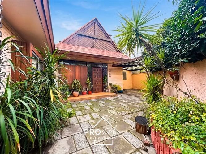 Casa en venta de 5 dorm. en Vitacura