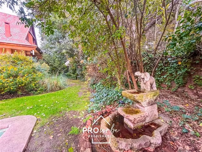 Casa en venta de 5 dorm. en Vitacura