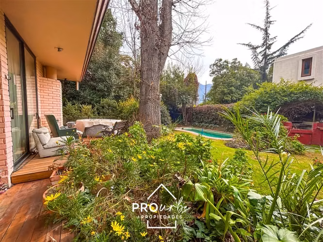 Casa en venta de 5 dorm. en Vitacura