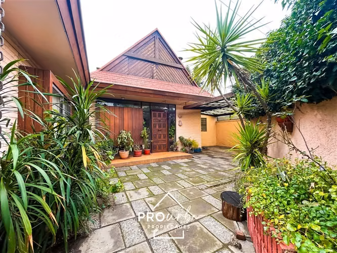 Casa en venta de 5 dorm. en Vitacura