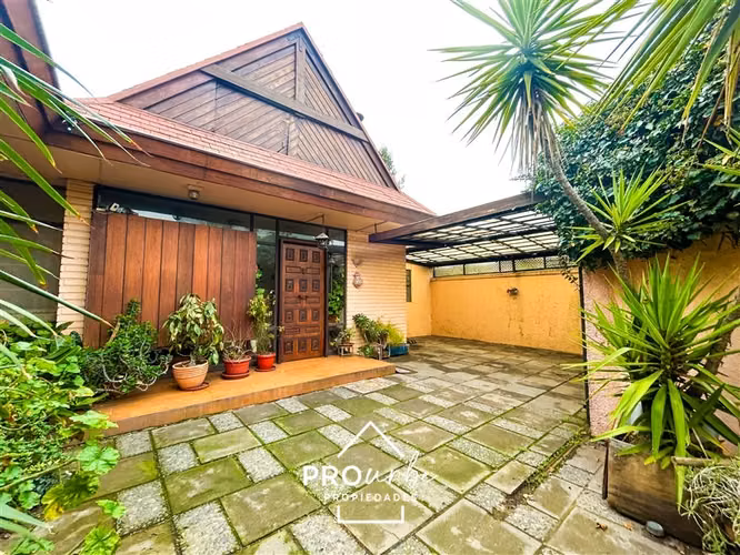 Casa en venta de 5 dorm. en Vitacura