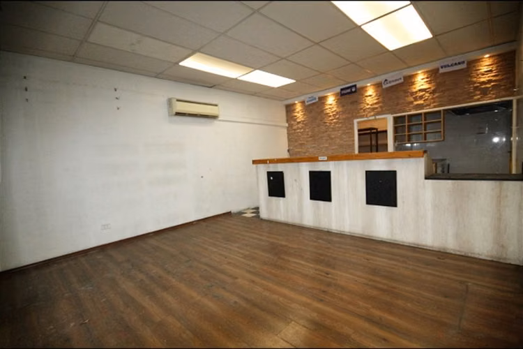 Local Comercial Consistorial con Los Presidentes con parking - Imagen 4