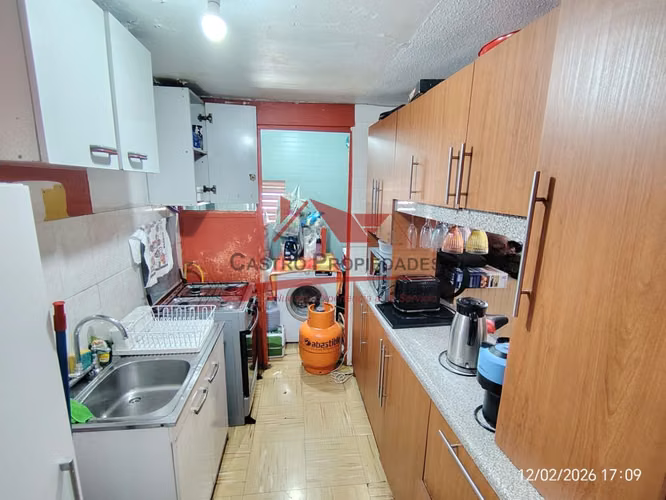 Departamento en Tercer Piso con 2 Dormitorios, 1 Baño, San Bernardo.
