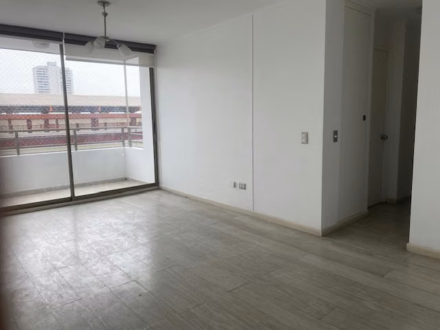 SE ARRIENDA DEPTO EN EDIFICIO AMUNATEGUI - Imagen 3