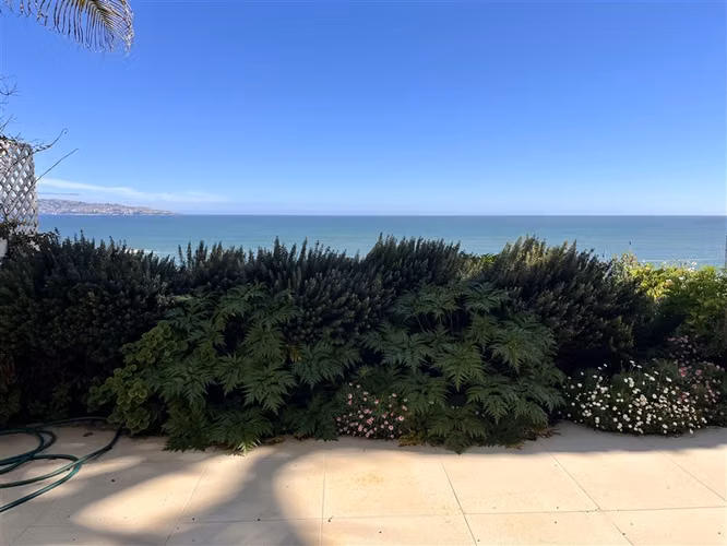 Casa 5 dormitorios, vista al mar, amplios espacios, Reñaca.