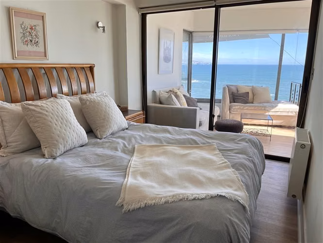 Casa 5 dormitorios, vista al mar, amplios espacios, Reñaca.