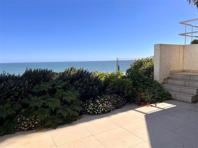 Casa 5 dormitorios, vista al mar, amplios espacios, Reñaca.