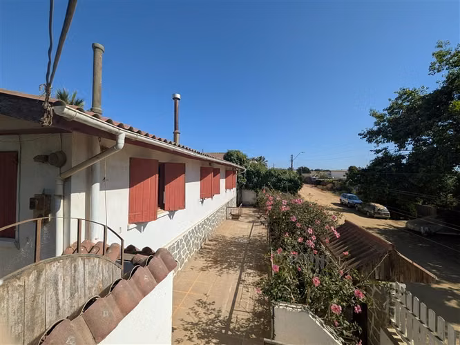 Casas y Piscina con vista al mar San Sebastian