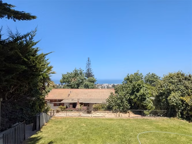 Casas y Piscina con vista al mar San Sebastian