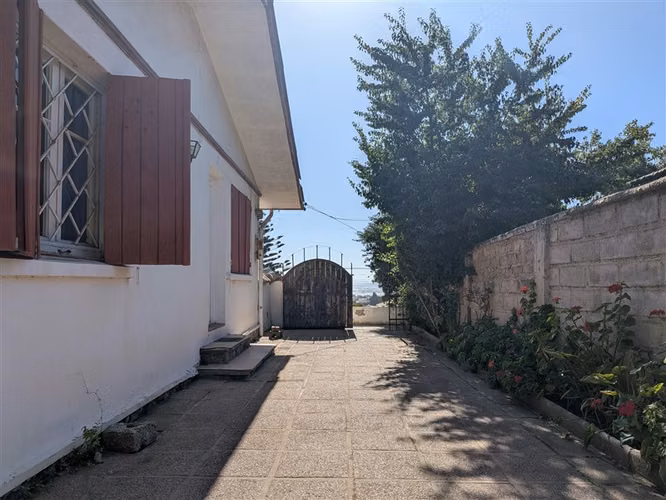 Casas y Piscina con vista al mar San Sebastian