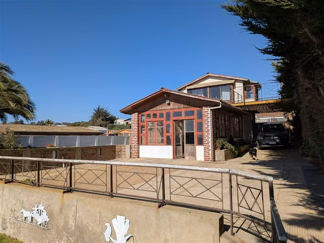 Casas y Piscina con vista al mar San Sebastian