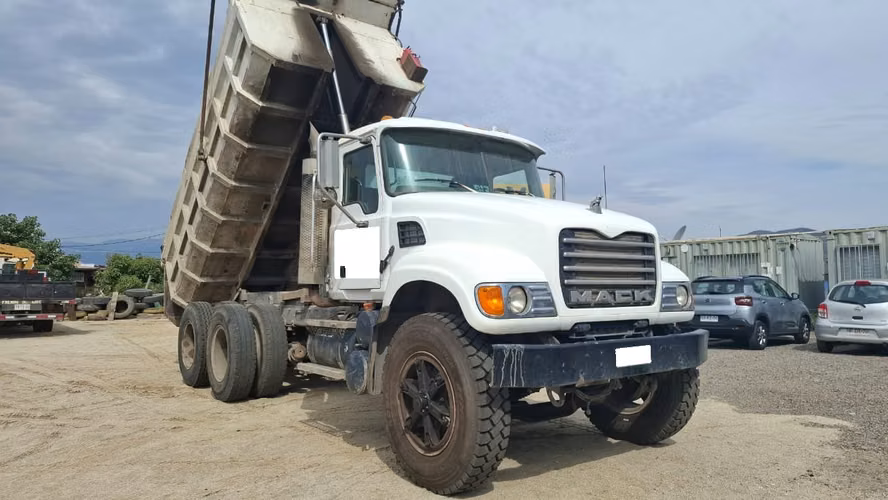 MACK CV713 TOLVA AÑO 2006