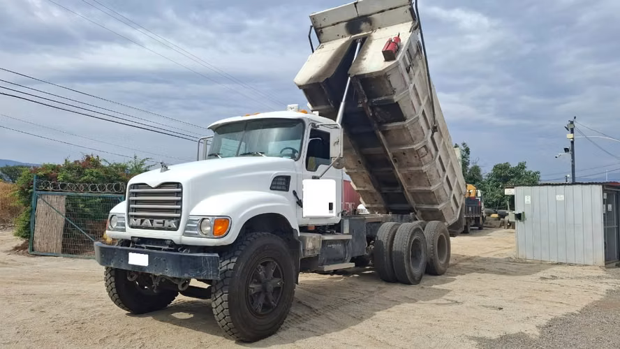 MACK CV713 TOLVA AÑO 2006