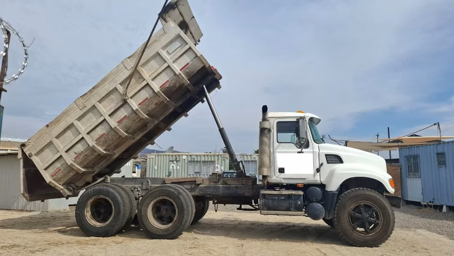 MACK CV713 TOLVA AÑO 2006