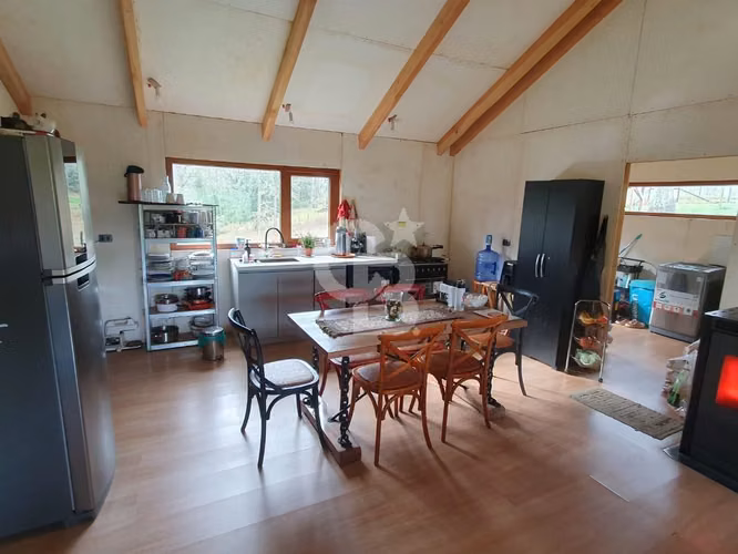 Casa en parcela con bosque nativo y amplios espacios