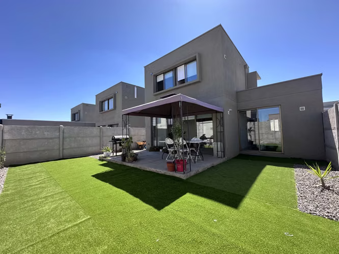SE ARRIENDA EXCLUSIVA CASA EN CONDOMINIO, PADRE HURTADO