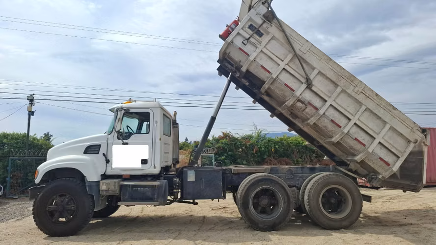 MACK CV713 TOLVA AÑO 2006