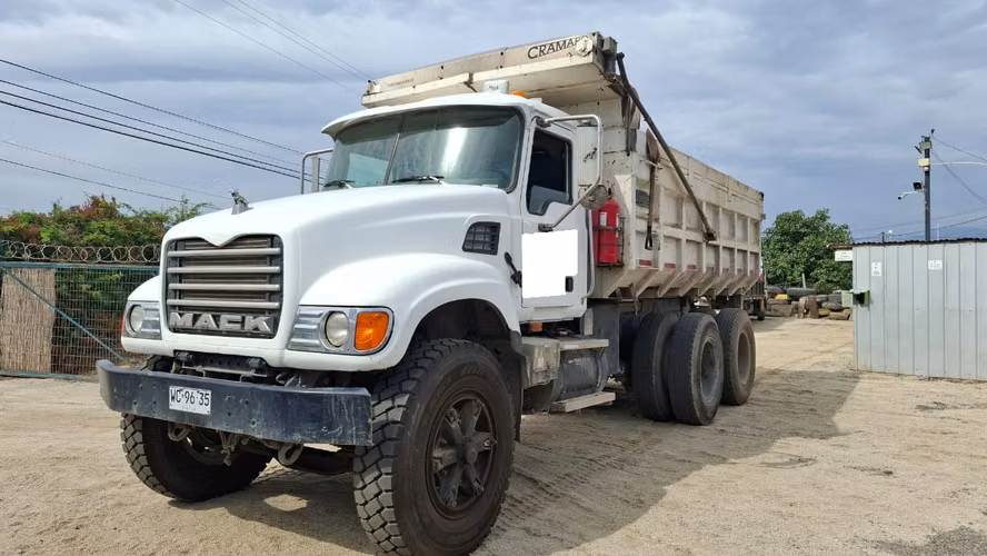 MACK CV713 TOLVA AÑO 2006