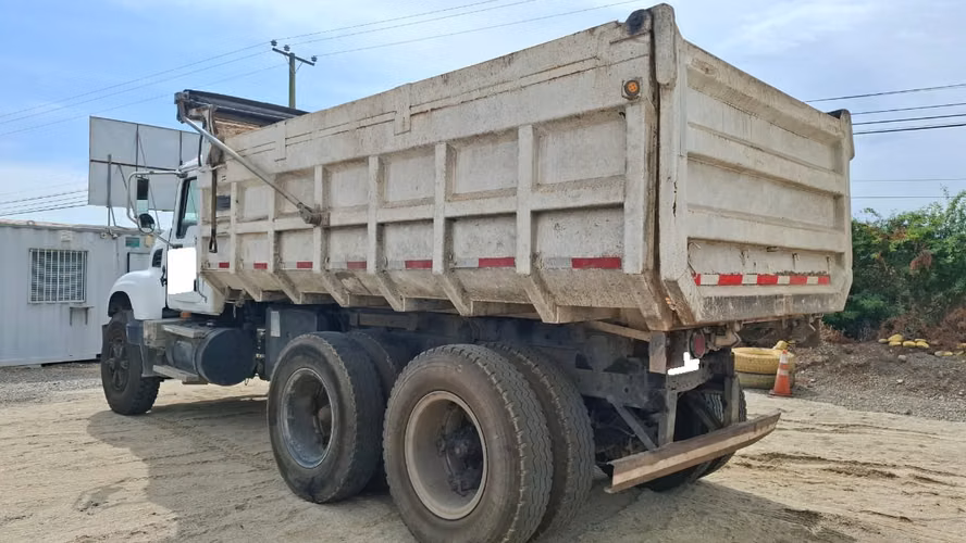 MACK CV713 TOLVA AÑO 2006
