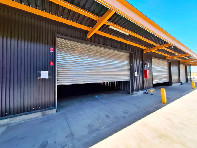 Arriendo bodega amplia y segura zona estratégica (178679)
