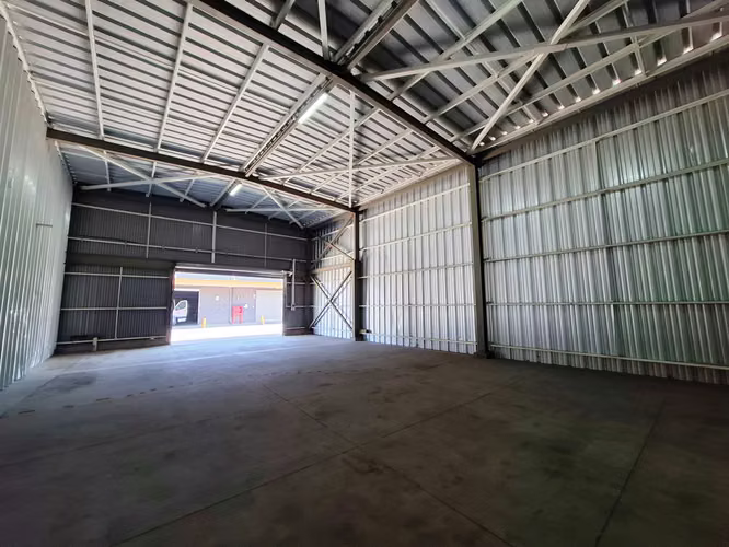 Arriendo bodega amplia y segura zona estratégica (178679)