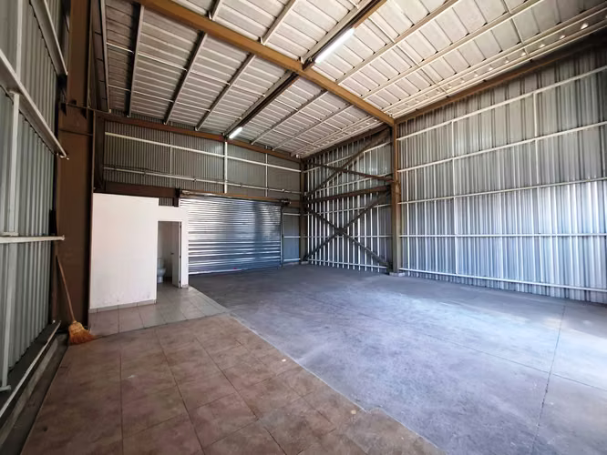 Arriendo bodega amplia y segura zona estratégica (178679)