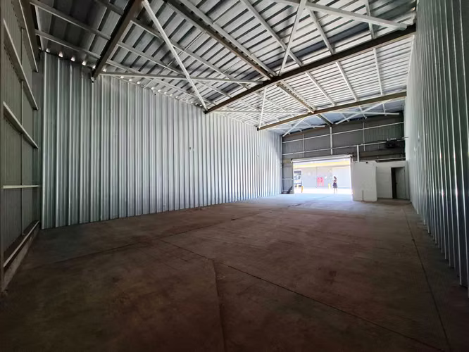 Arriendo bodega amplia y segura zona estratégica (178679)
