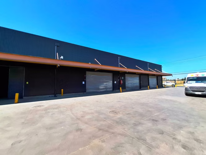 Arriendo bodega amplia y segura zona estratégica (178679)