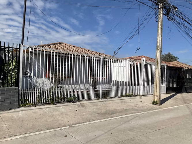 CASA EN VENTA BARRIO ORIENTE MAIPU 3 DORMITORIOS - Imagen 2