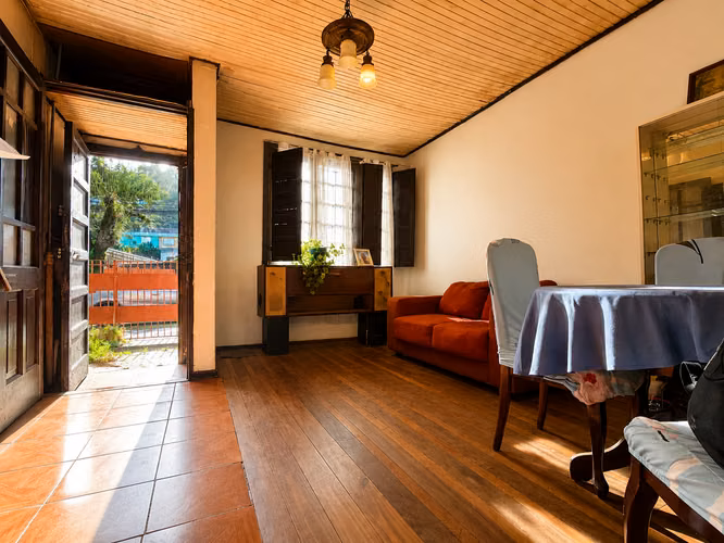 Excelente Ubicación y Gran Terreno | Ideal para Renovar o Invertir