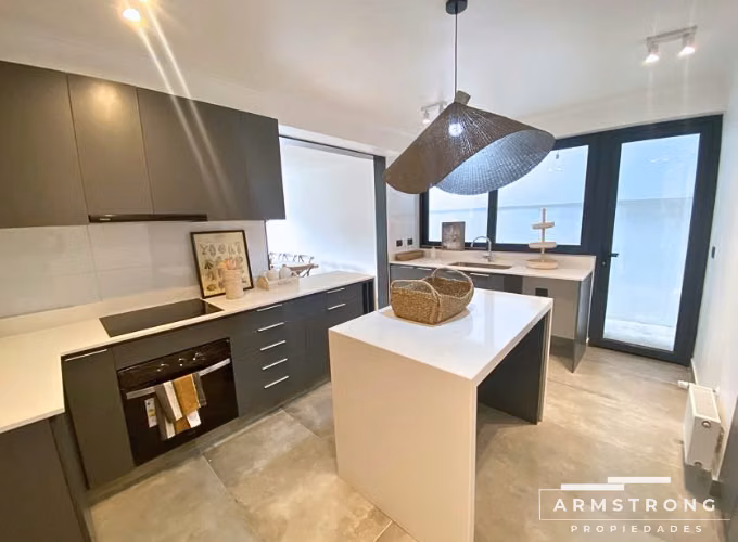 VENTA CASA NUEVA LAS CONDES 4 DORMITORIOS EN CONDOMINIO DFL2