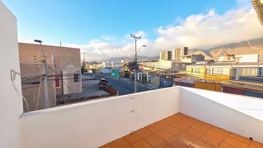 Se vende casa esquina con 2 locales comerciales. (178688)