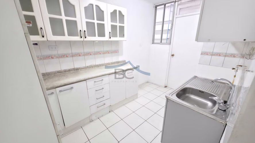 Se vende casa esquina con 2 locales comerciales. (178688)