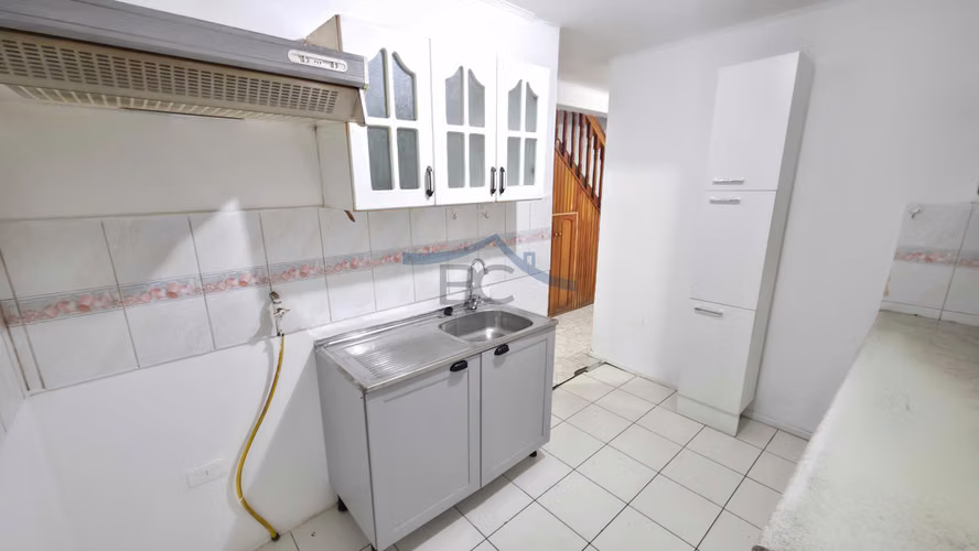 Se vende casa esquina con 2 locales comerciales. (178688)