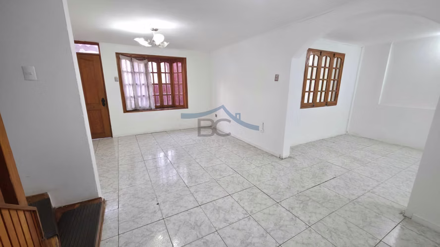 Se vende casa esquina con 2 locales comerciales. (178688)