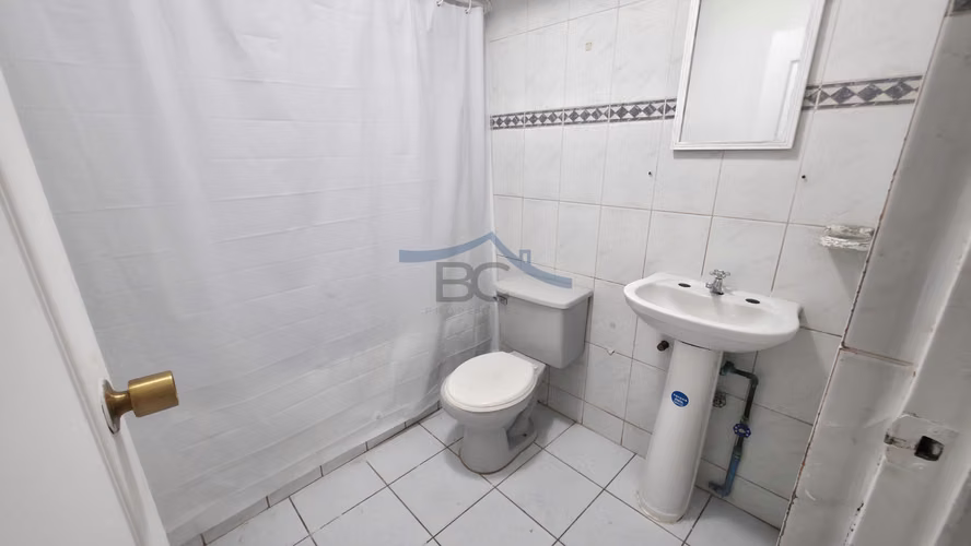 Se vende casa esquina con 2 locales comerciales. (178688)