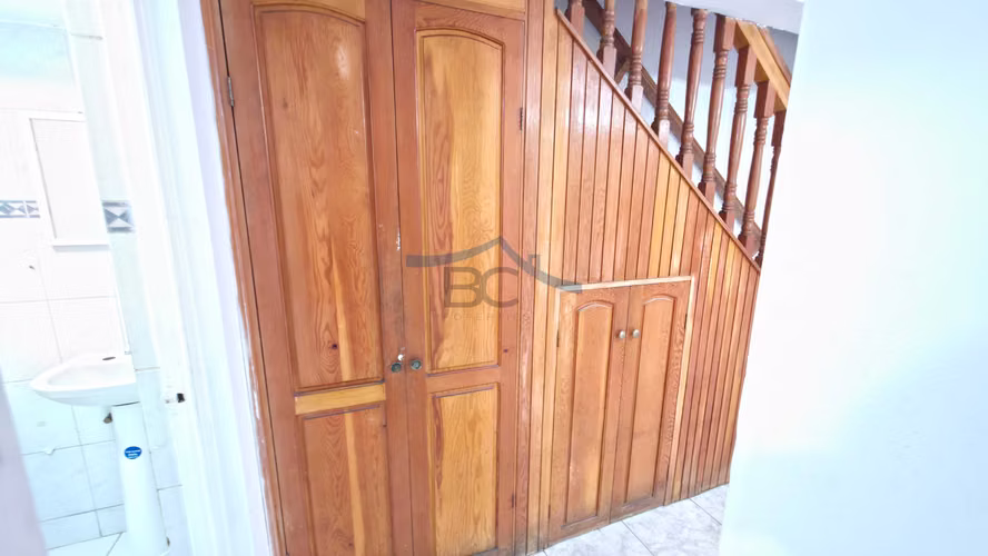 Se vende casa esquina con 2 locales comerciales. (178688)