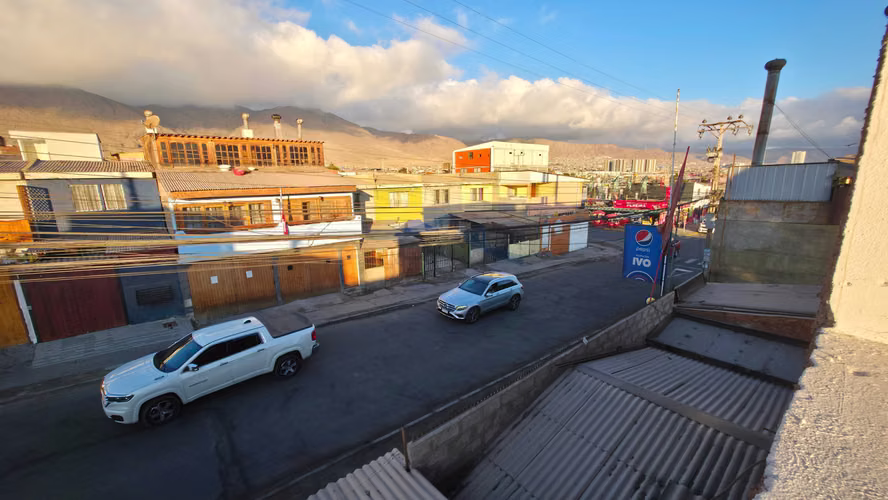 Se vende casa esquina con 2 locales comerciales. (178688)