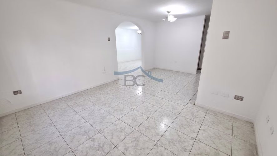 Se vende casa esquina con 2 locales comerciales. (178688)