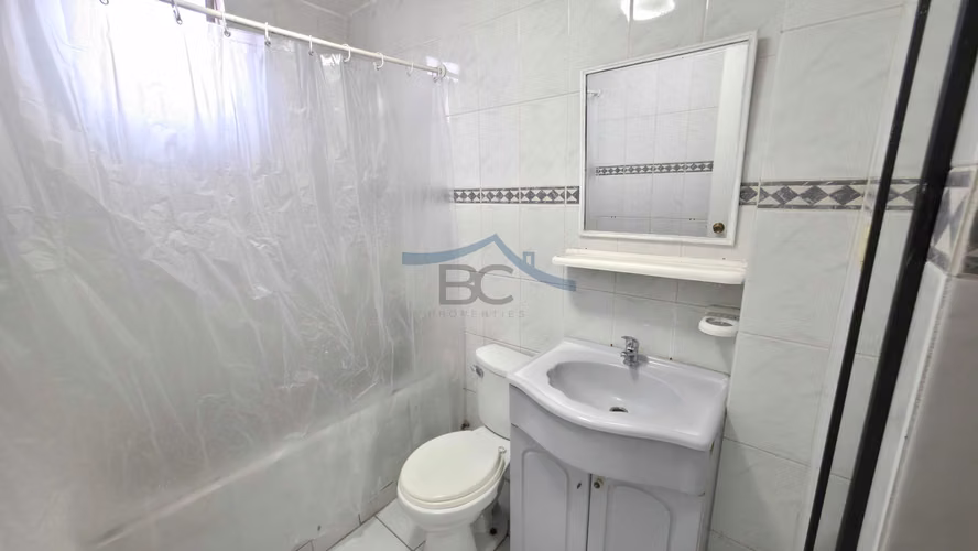 Se vende casa esquina con 2 locales comerciales. (178688)
