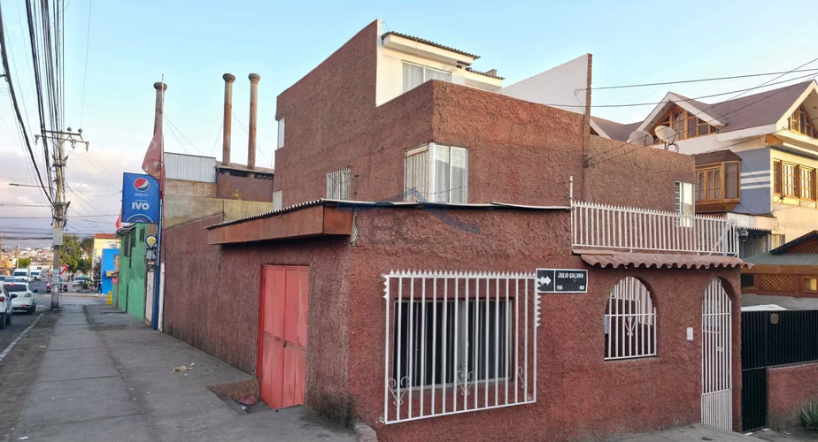 Se vende casa esquina con 2 locales comerciales. (178688)