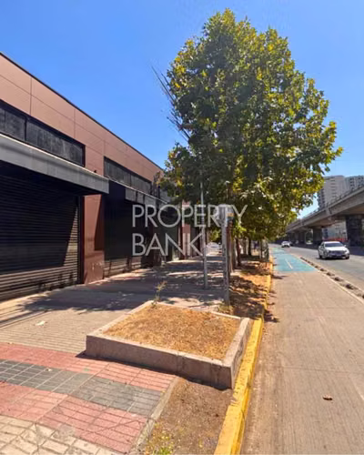 Arriendo locales cerca de metro Rodrigo de Araya (178705)